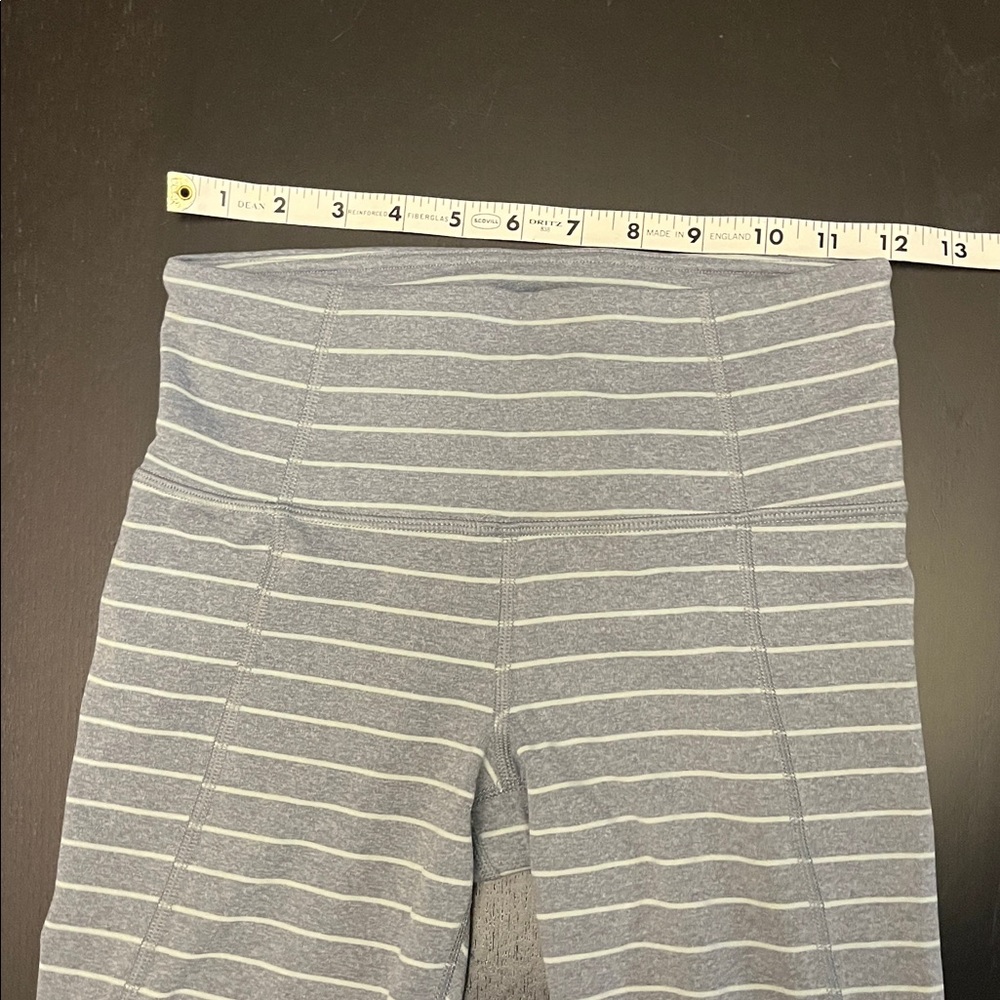 EUC Women’s Athleta XS Stripe Salutation 7/8 Tight - Picture 8 of 8